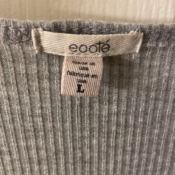 Ecote light gray shortsleeved v-neck poly blend ribbed ROMPER size large - Picture 3 of 10